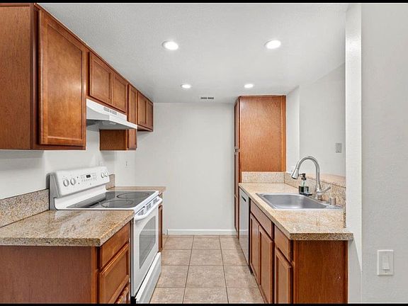 5th image of 903 Fulton Ave #47
