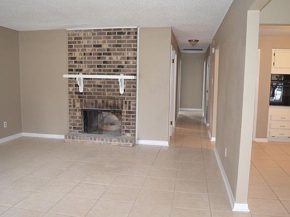 2nd image of 324 Sugarpine Dr