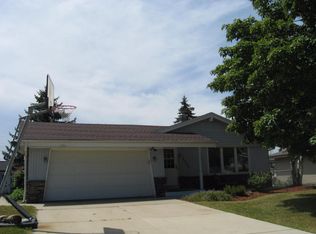 8555 W Bottsford Ave, Greenfield, WI 53228