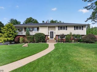 7 Crest Dr, East Hanover Twp., NJ 07936