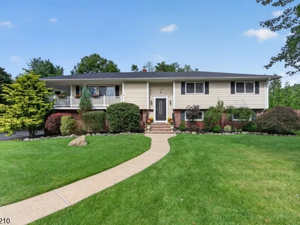7 Crest Dr, East Hanover Twp., NJ 07936