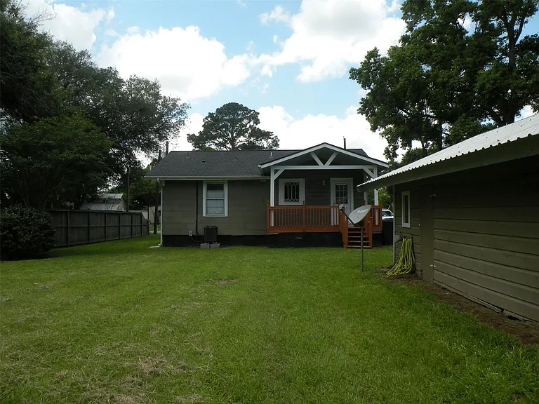 319 N Hunt St — Photo 10