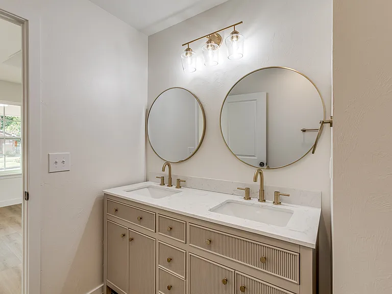 1723 W Park Pl — Photo 37