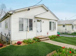 19 Hope St, Cumberland, RI 02864