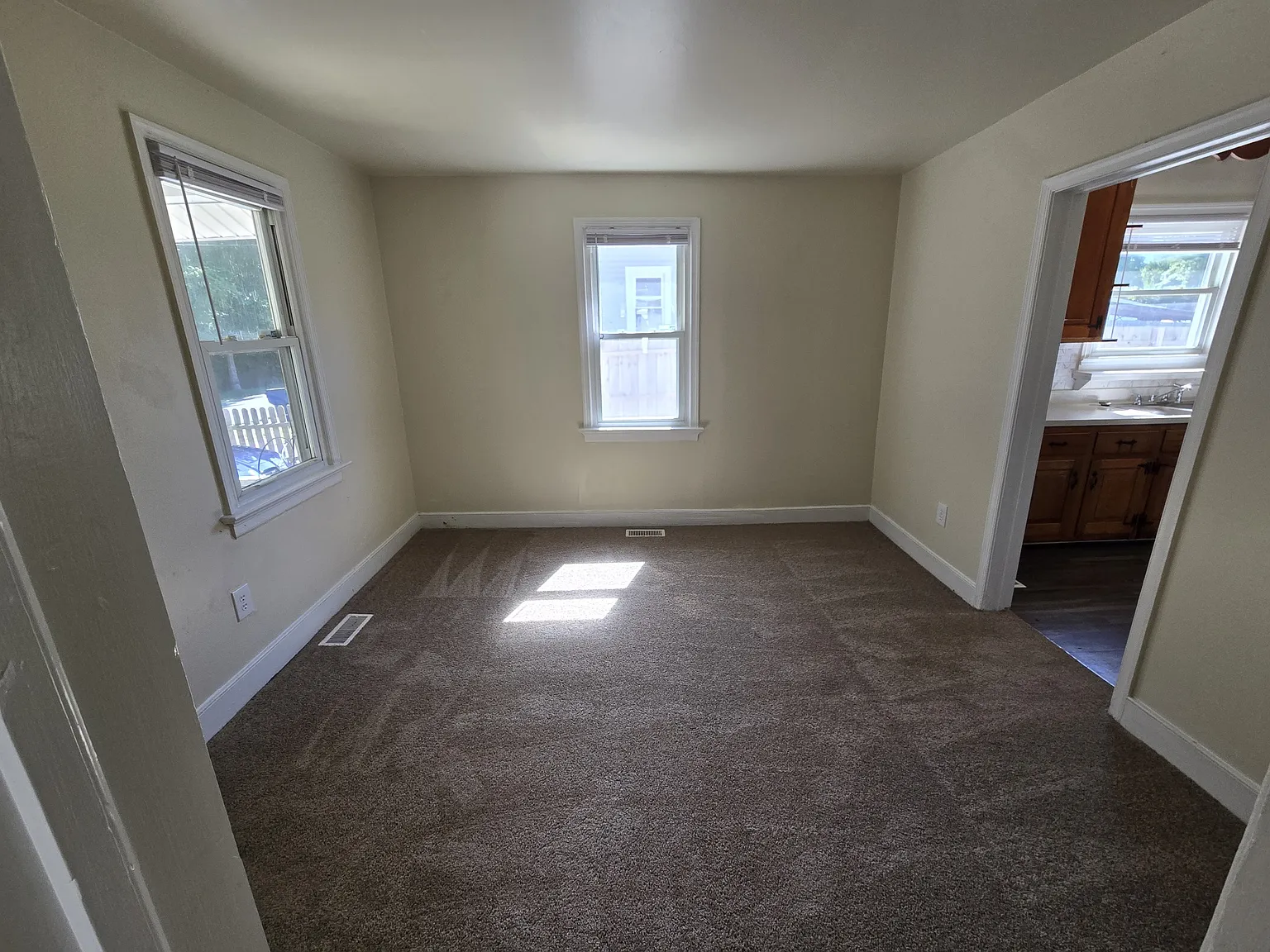 3 bed, 1000 sqft, $1,495 — Photo 4