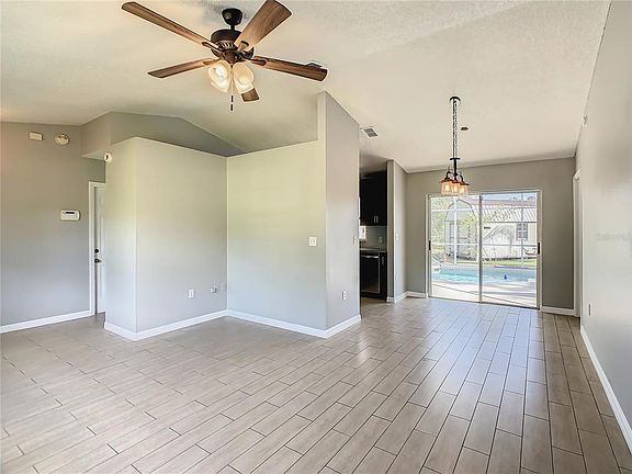 4th image of 717 Bobolink Ct