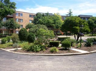 225 S Rohlwing Rd UNIT 604, Palatine, IL 60074