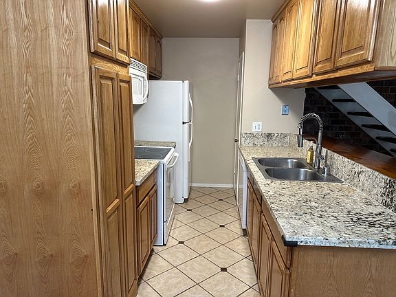 3rd image of 2842 Bidwell St APT 3