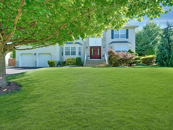 5th image of 786 Applewood Court
