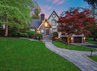10 Campbell Ave, Woodcliff Lake, NJ 07677