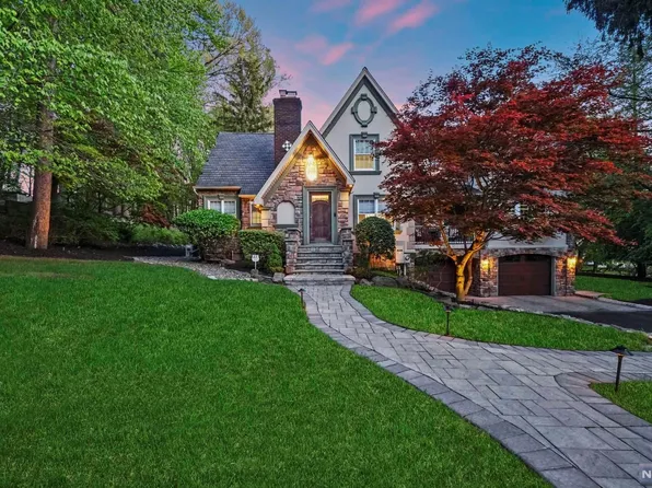 10 Campbell Ave, Woodcliff Lake, NJ 07677