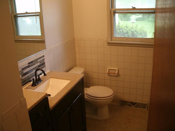 4th image of 33 Sunshine Dr