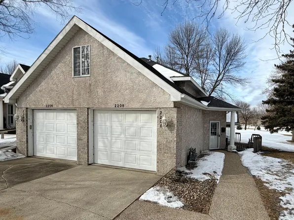 2208 10th Ave SE, Willmar, MN 56201