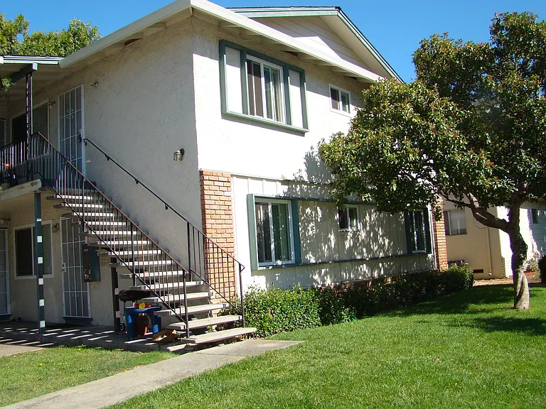 538 Troy Dr — Photo 2