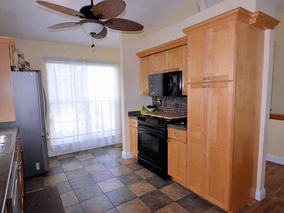 3rd image of 1369 Pepper Ln