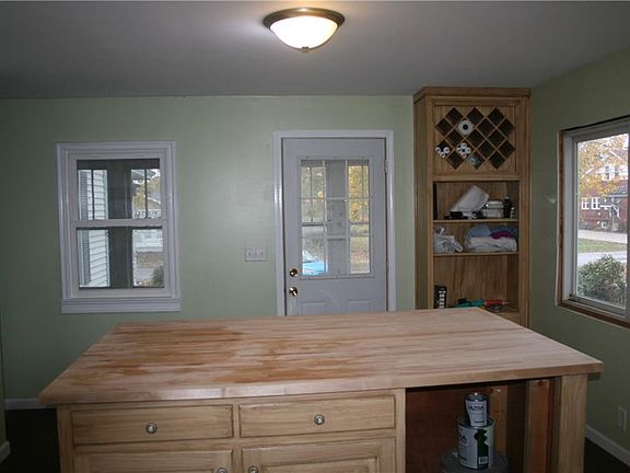 2nd image of 208 E Finley St
