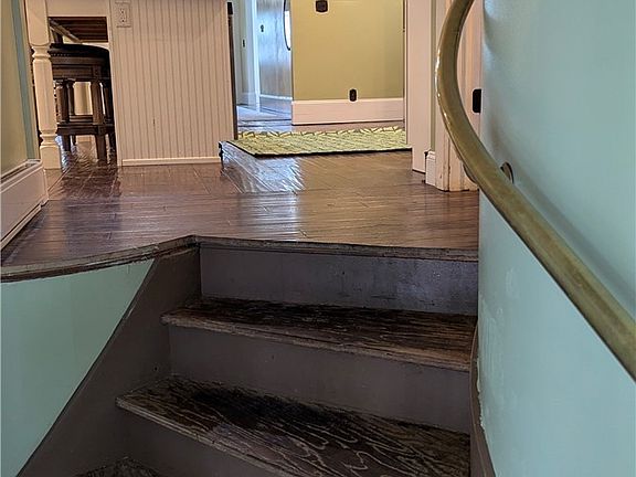 5th image of 362 E Main St