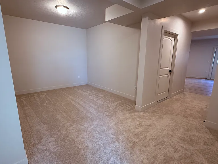 1128 W Gossamer Ln #BASEMENT — Photo 11