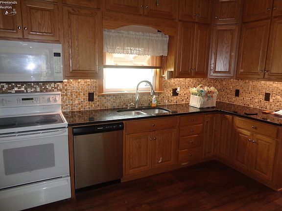 3rd image of 414 W Pearl St
