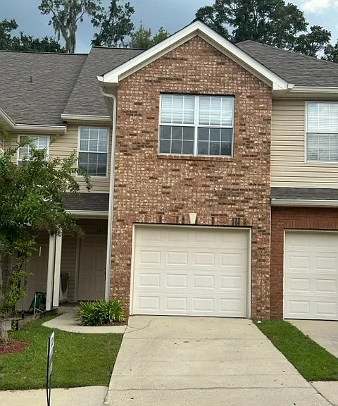 1320 Hendrix Rd — Photo 2