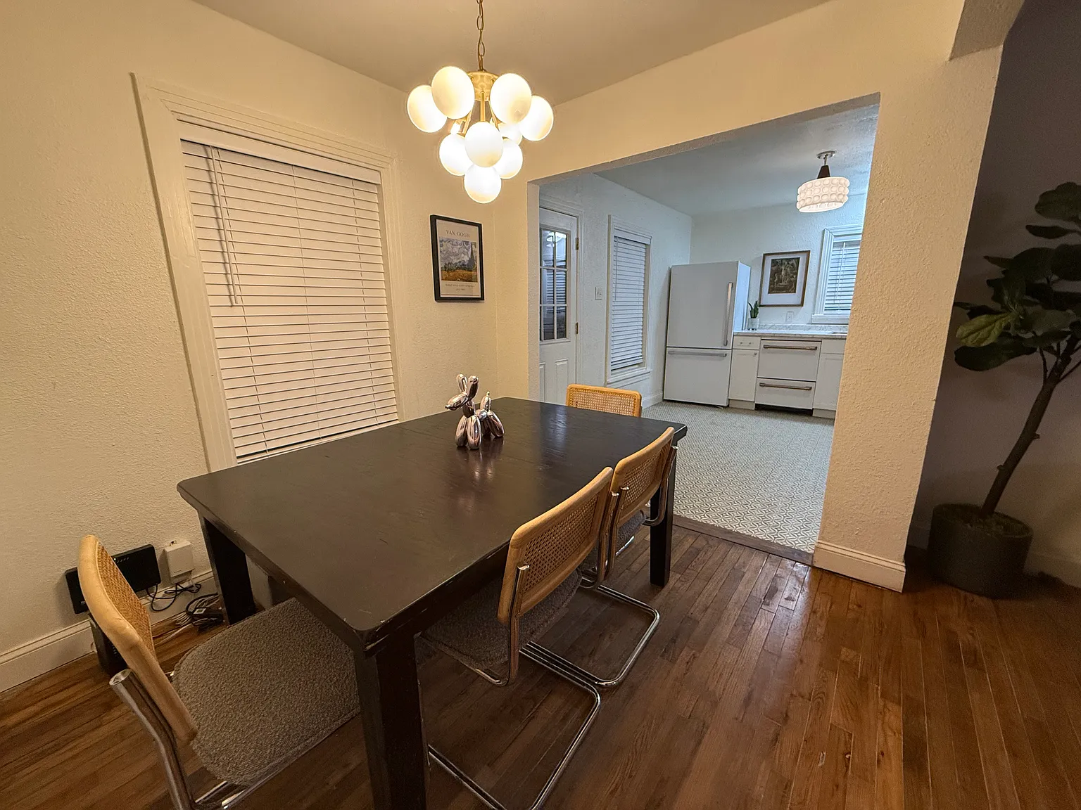 2 bed, 850 sqft, $1,300 — Photo 3