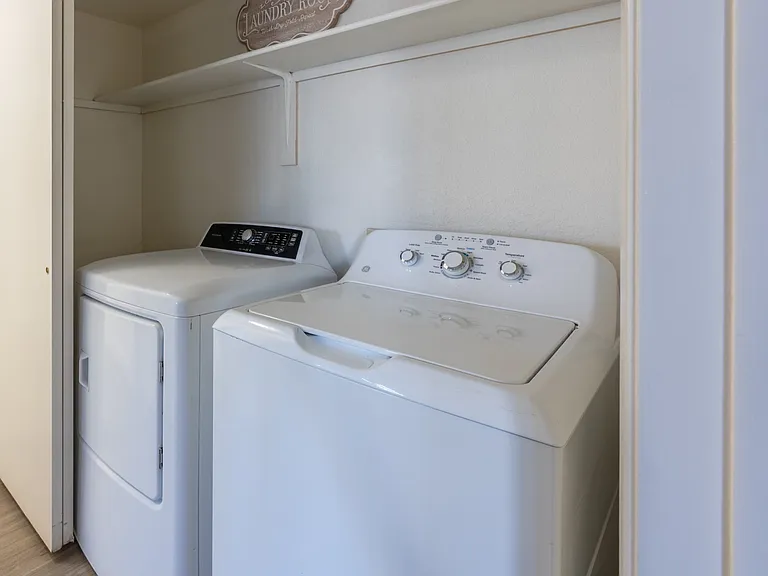 Sunset Winds Apartments — Photo 8