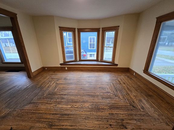 3rd image of 8 William St