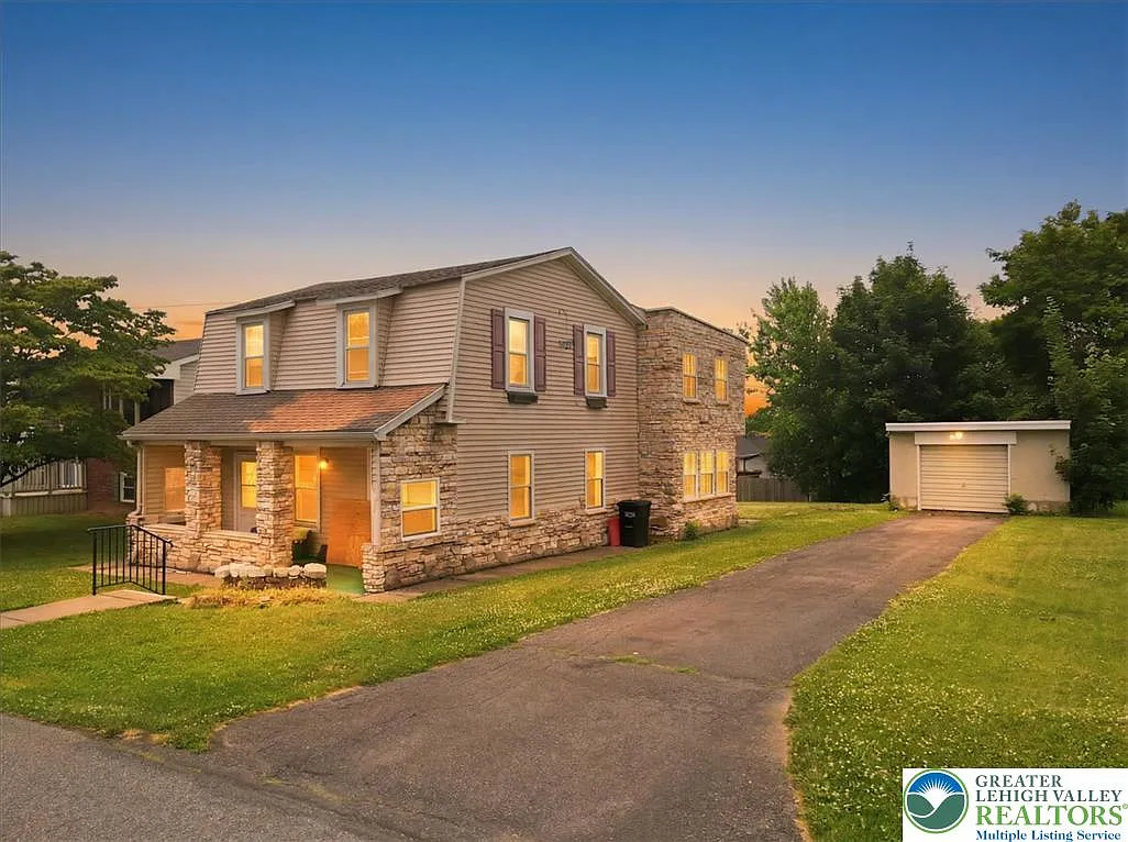 3 bed, 2.5 bath, 1576 sqft, $2,800 — Photo 2