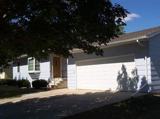 1317 Parkside Dr, Marshall, MN 56258