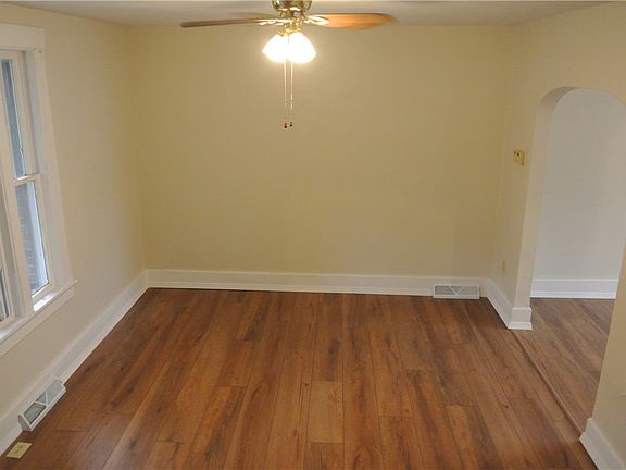 4th image of 861 Priestley Ave