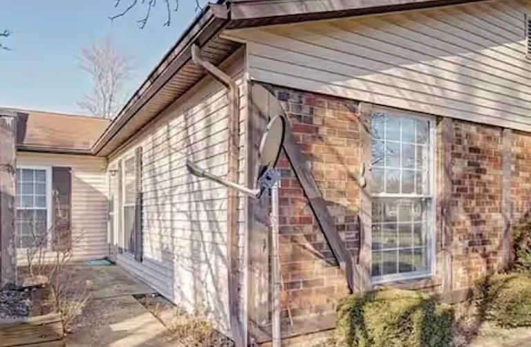1016 E Commons Dr — Photo 2