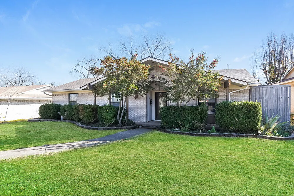3 bed, 2.0 bath, 1534 sqft, $1,940 — Photo 3