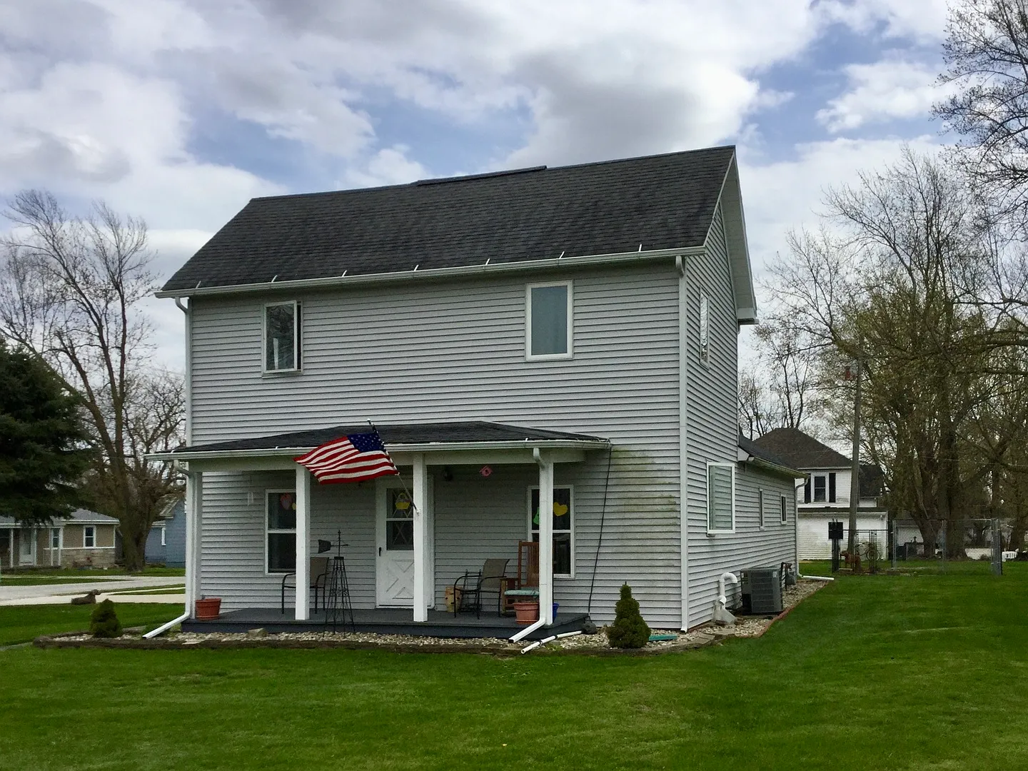 114 E Willard St photo 1