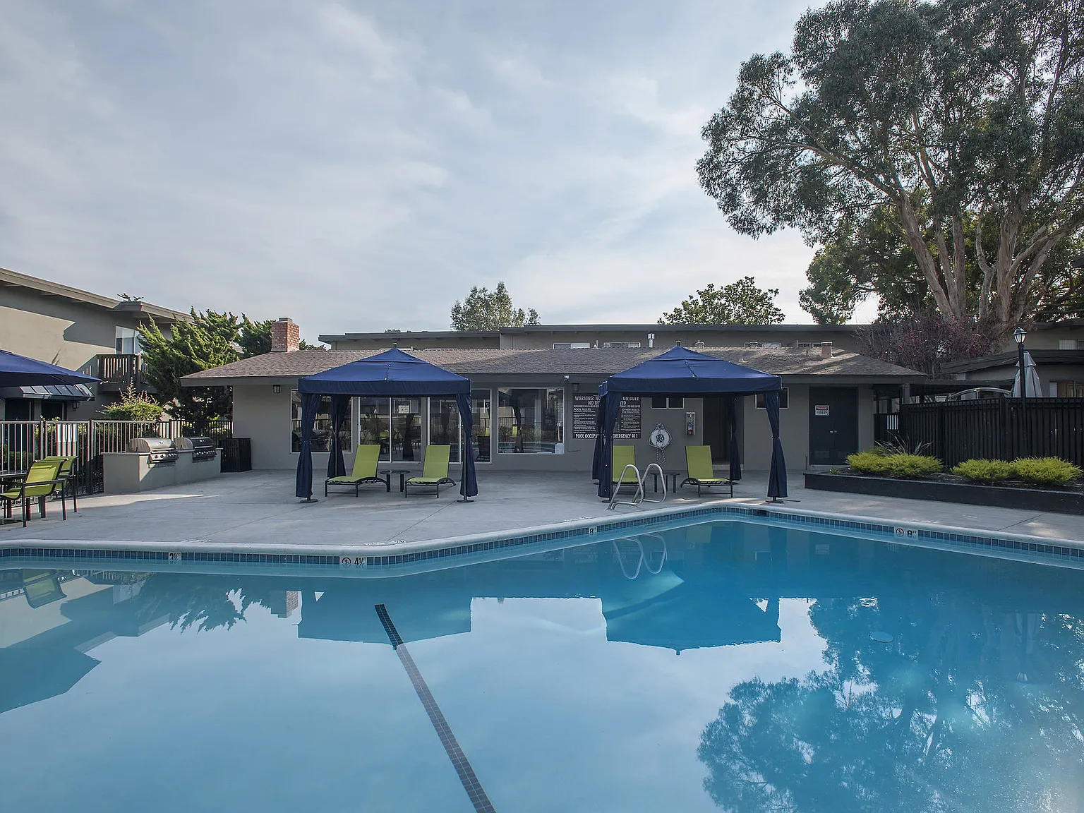Monterey Townhouse — Photo 3