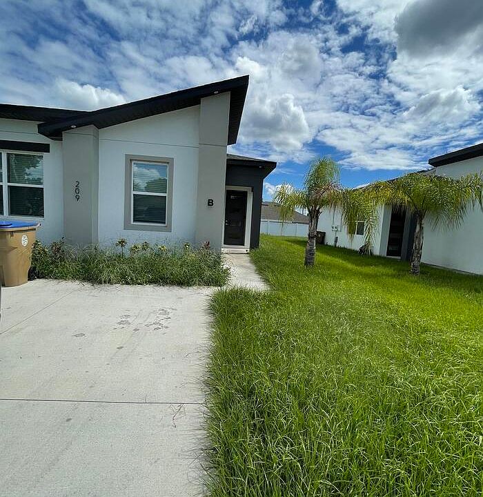 1st image of 209 Bedford Dr