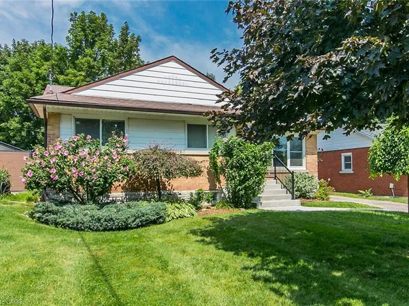210 Dawson St, Waterloo, ON N2L 1S4