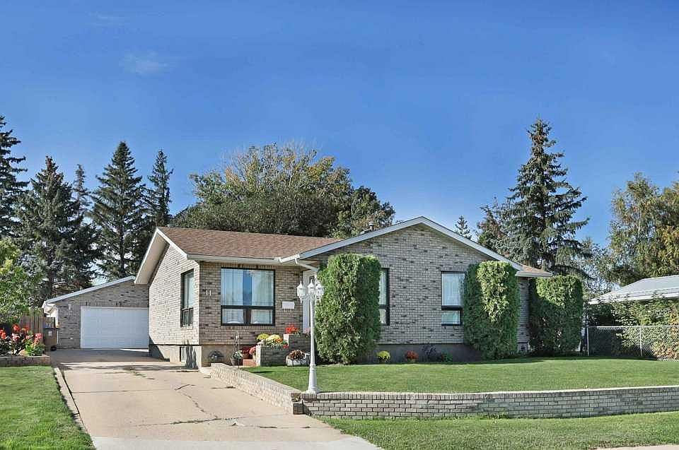 1st image of 11 Lakeview Cres E