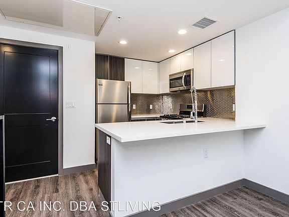 3rd image of 7036 La Tijera Blvd #17356315