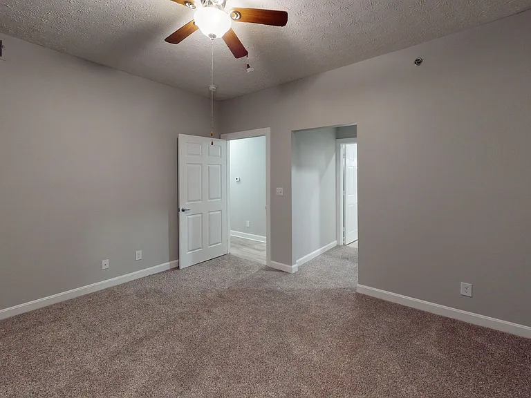 Aspenwood Apartments — Photo 37
