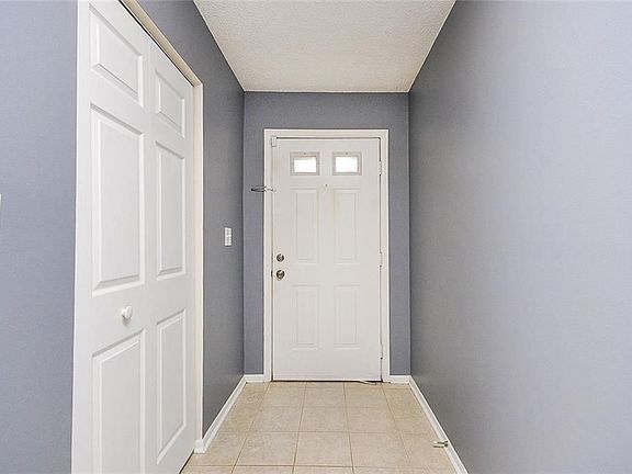3rd image of 33 Arbor End SE