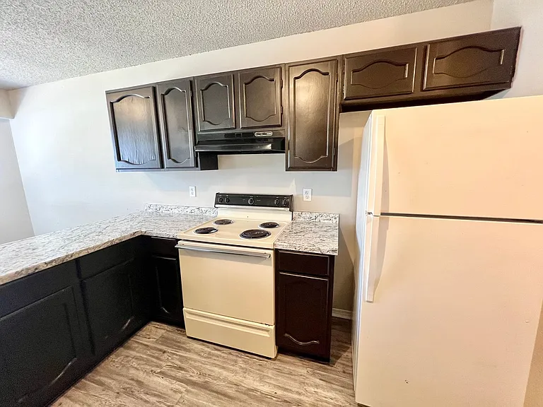 1211 Churing Dr — Photo 10