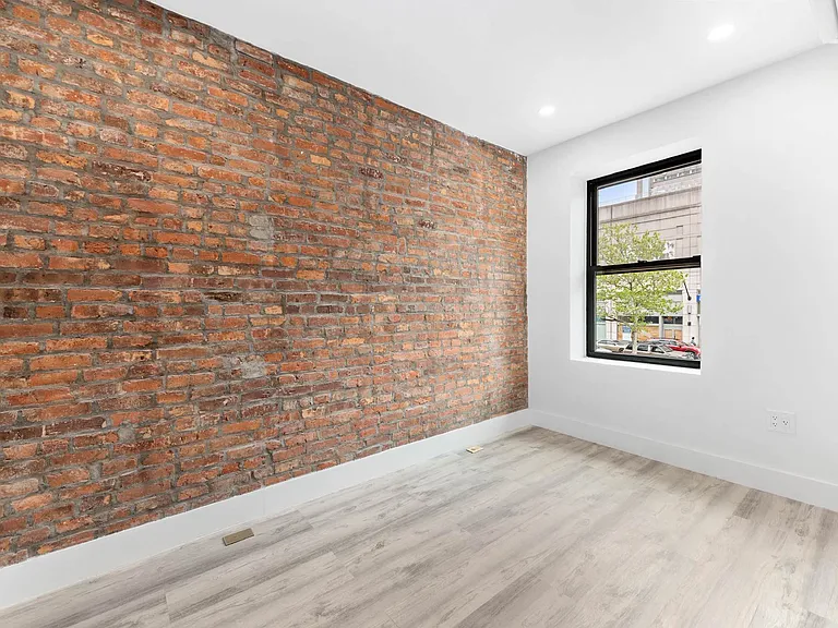 555 2nd Ave #5 — Photo 5
