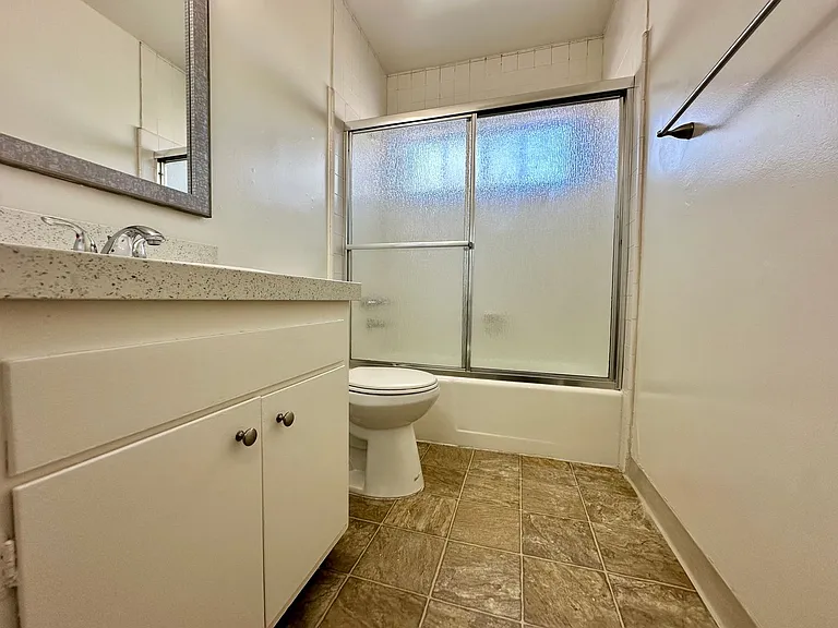 2523 Rockefeller Ln — Photo 5