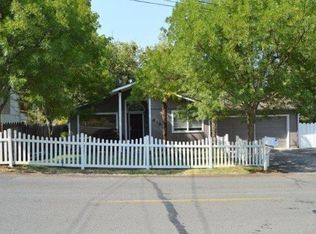 615 Hueners Ln, Jacksonville, OR 97530