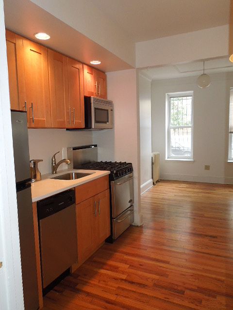 1st image of 425 Lincoln Pl APT 1RT