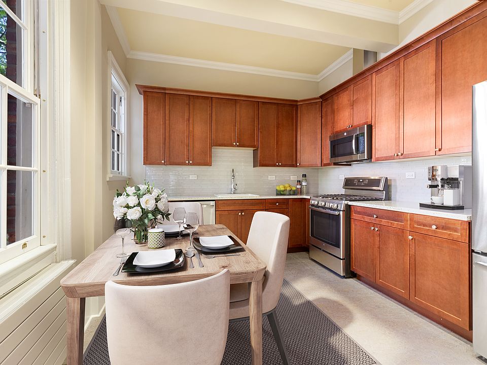 1st image of 489 Hudson St #1