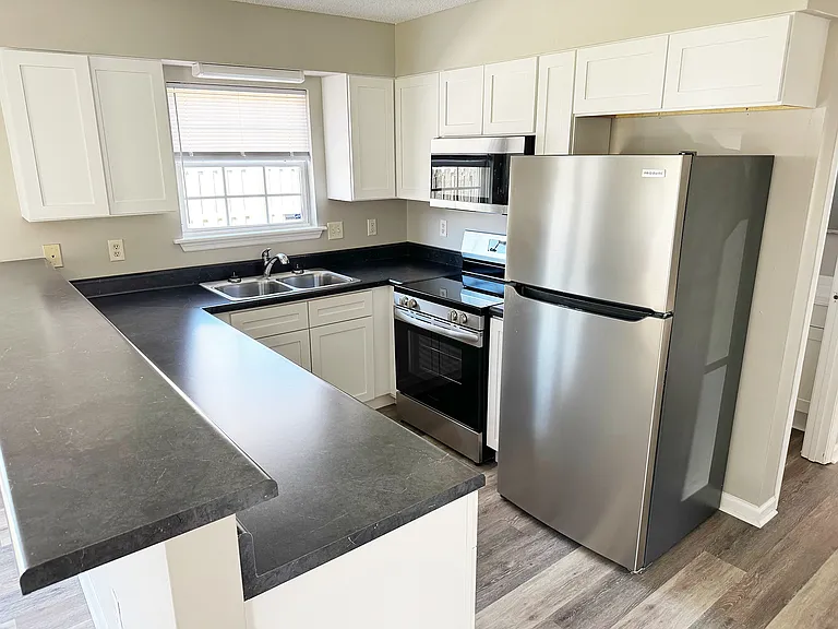 809 Tisbury Ln — Photo 4