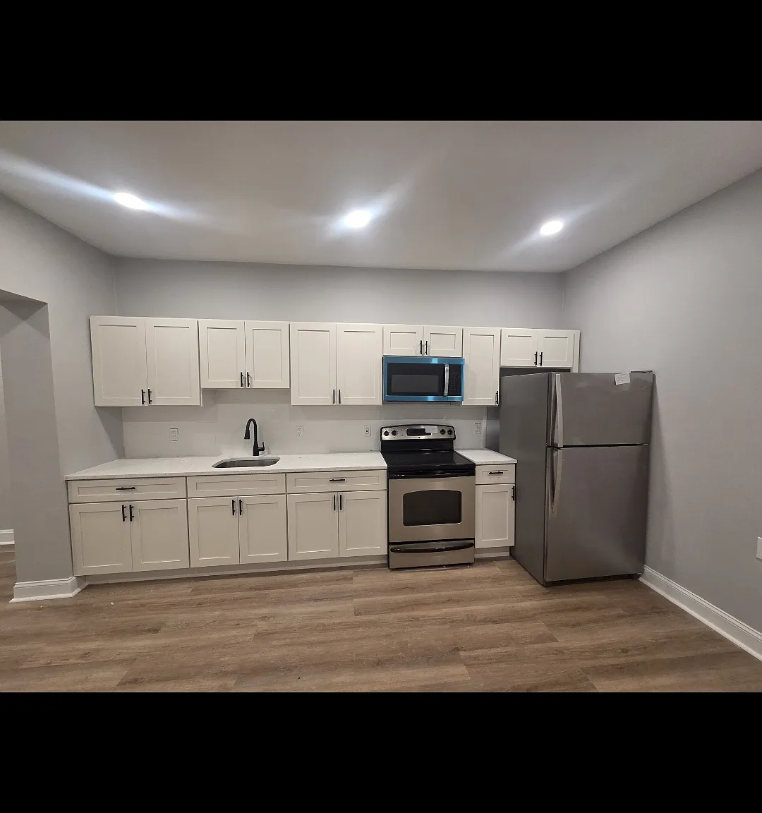 3 bed, 1.5 bath, 1260 sqft, $2,400 — Photo 1
