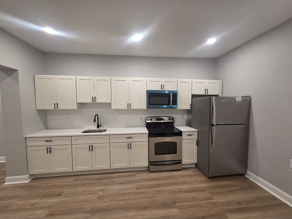 1st image of 421 N Kenwood Ave