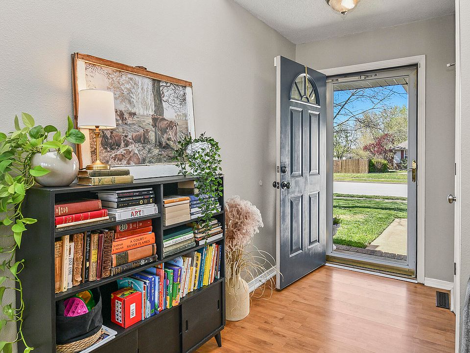 3827 West Kay Pointe Boulevard, Springfield, MO 65802 Zillow